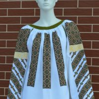 Cămașă națională cusută și finisată manual