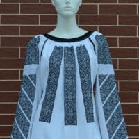 Cămașă națională cusută și finisată manual