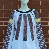 Cămașă națională cusută și finisată manual